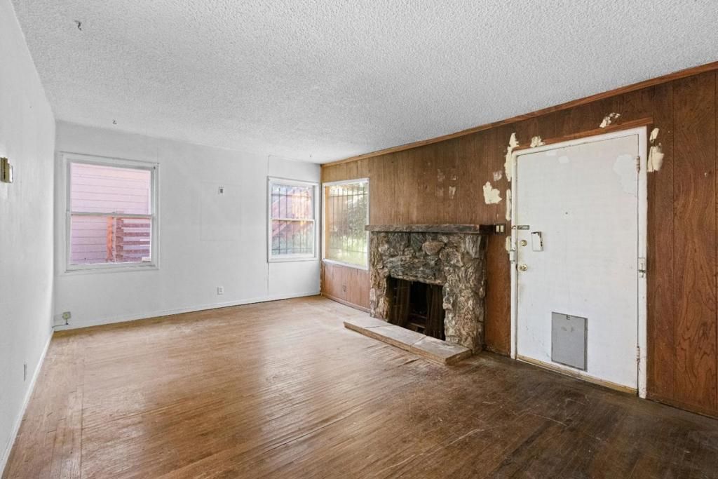 Image 10 of property listing at 6180 Oakdale Avenue, Oakland, CA 94605