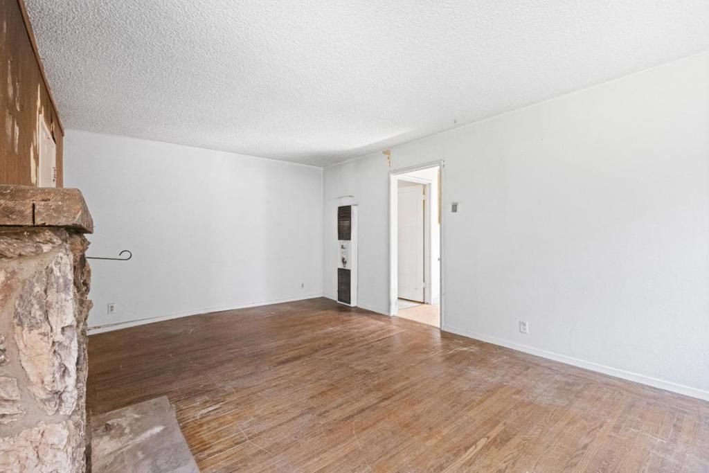 Image 11 of property listing at 6180 Oakdale Avenue, Oakland, CA 94605