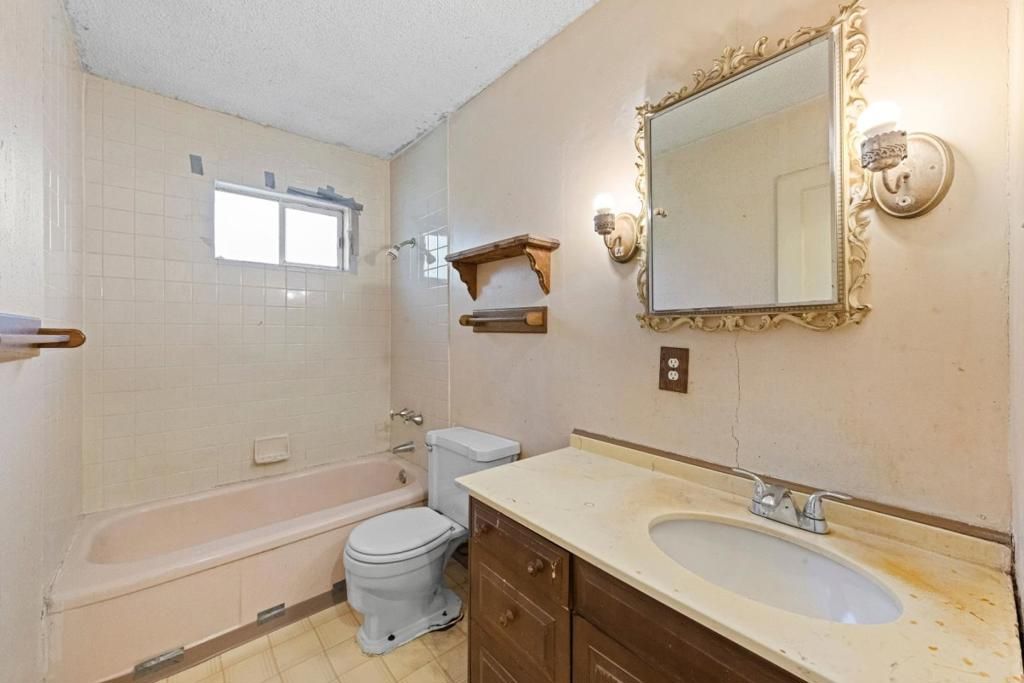 Image 17 of property listing at 6180 Oakdale Avenue, Oakland, CA 94605