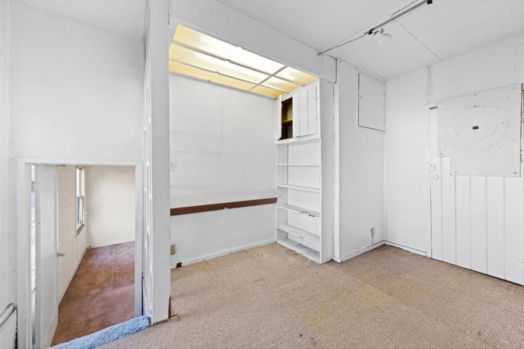 Image 22 of property listing at 6180 Oakdale Avenue, Oakland, CA 94605