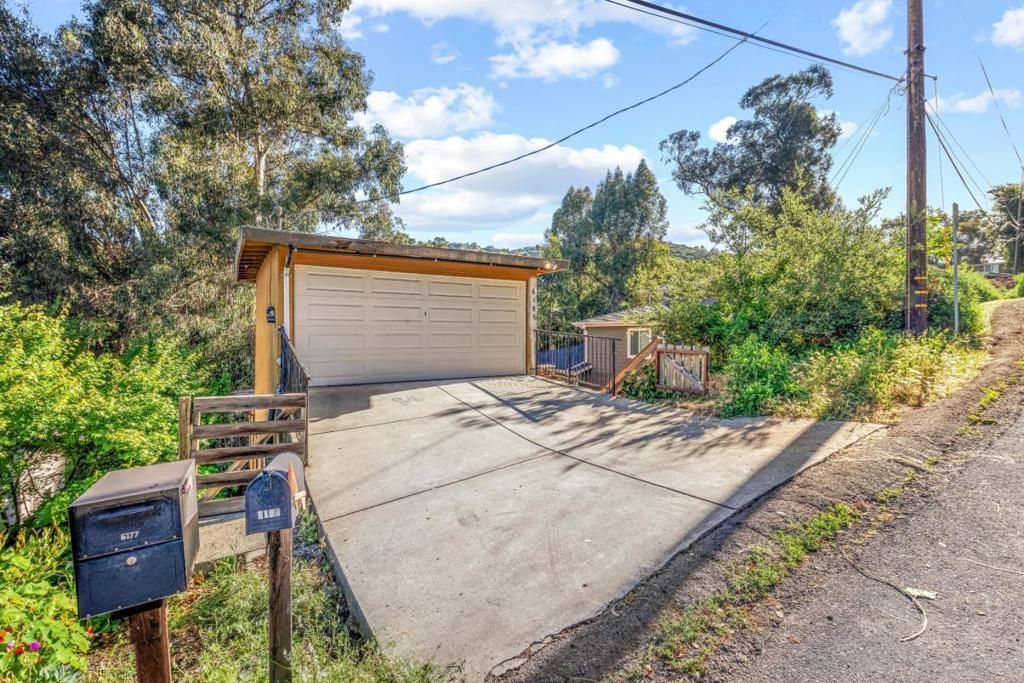 Image 4 of property listing at 6180 Oakdale Avenue, Oakland, CA 94605