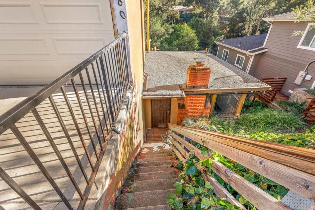 Image 6 of property listing at 6180 Oakdale Avenue, Oakland, CA 94605