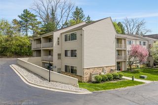 3805 S Lone Pine Rd Road 300, West Bloomfield Charter Township, MI 48323