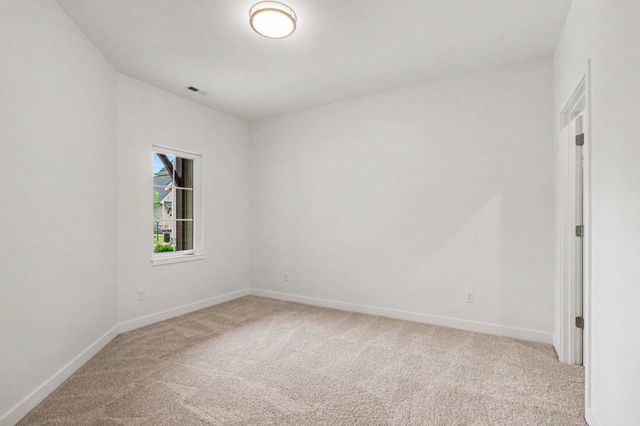1907 E Woodglen Circle, Valparaiso, IN 46383
