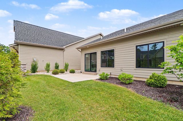 1907 E Woodglen Circle, Valparaiso, IN 46383