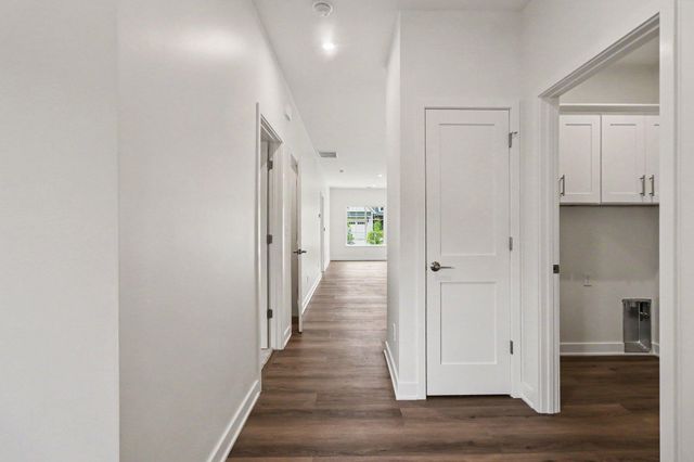 1907 E Woodglen Circle, Valparaiso, IN 46383