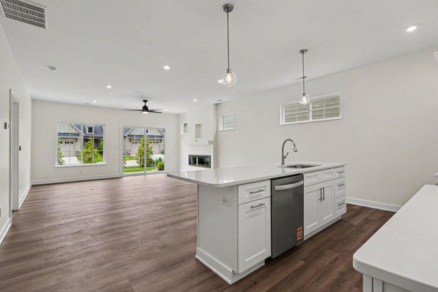 1907 E Woodglen Circle, Valparaiso, IN 46383