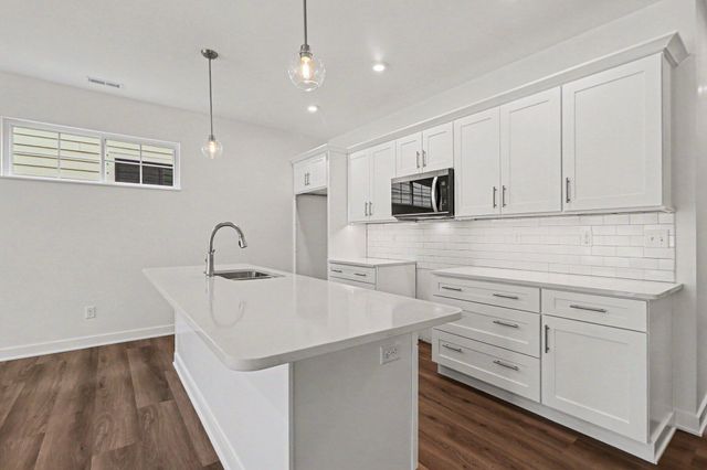 1907 E Woodglen Circle, Valparaiso, IN 46383