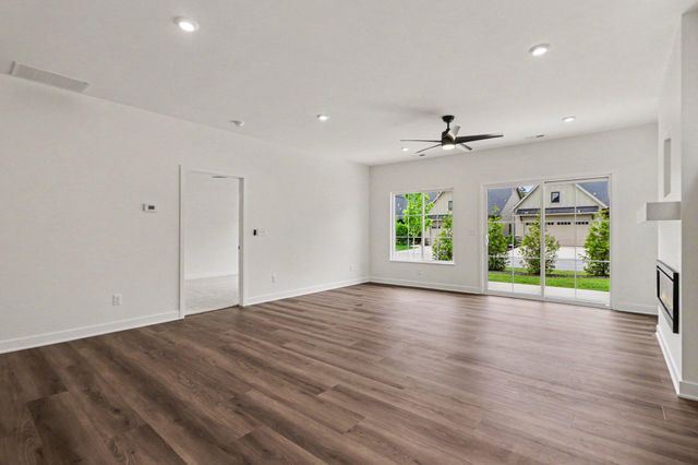 1907 E Woodglen Circle, Valparaiso, IN 46383