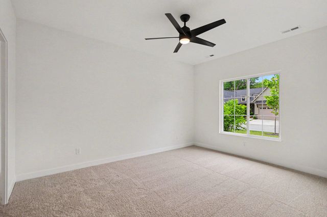 1907 E Woodglen Circle, Valparaiso, IN 46383