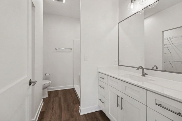 1907 E Woodglen Circle, Valparaiso, IN 46383