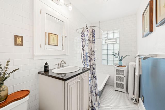3332 Colfax Avenue S 101, Minneapolis, MN 55408