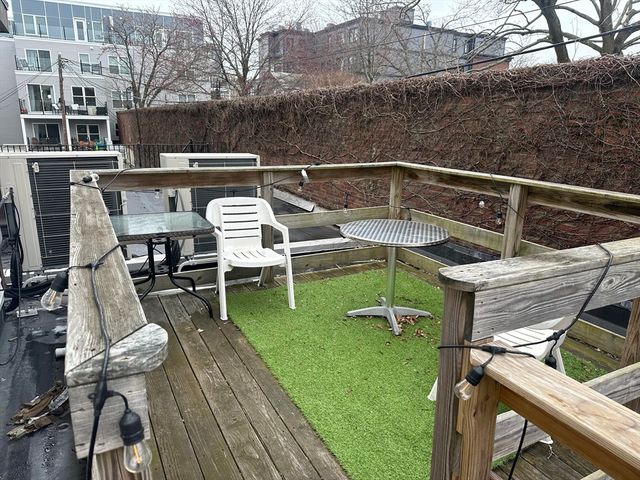 525 E 3rd St 2R, Boston, MA 02127