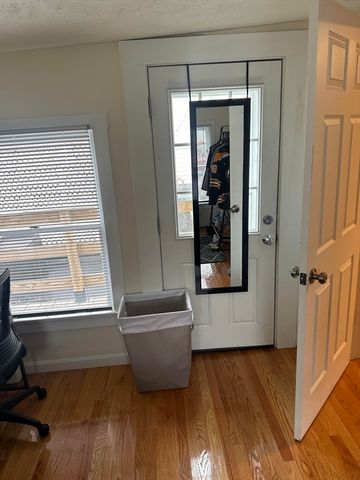 525 E 3rd St 2R, Boston, MA 02127