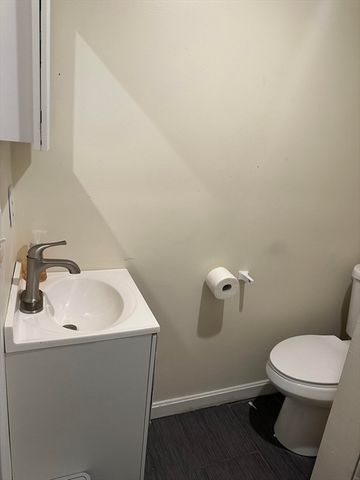 525 E 3rd St 2R, Boston, MA 02127