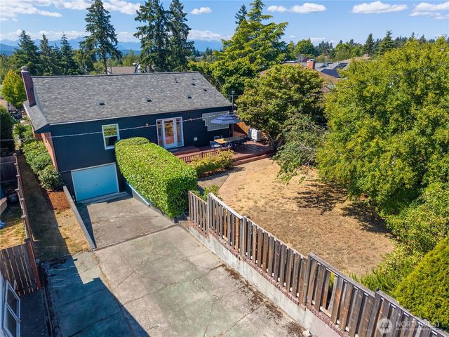 2006 Brashem Avenue, Bremerton, WA 98310