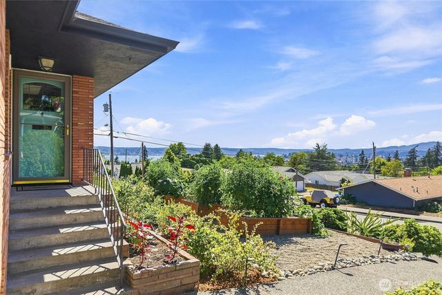 2006 Brashem Avenue, Bremerton, WA 98310