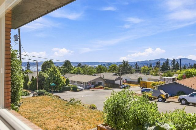 2006 Brashem Avenue, Bremerton, WA 98310