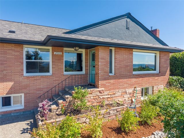 2006 Brashem Avenue, Bremerton, WA 98310