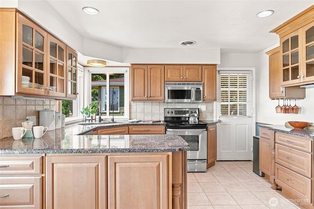 2006 Brashem Avenue, Bremerton, WA 98310