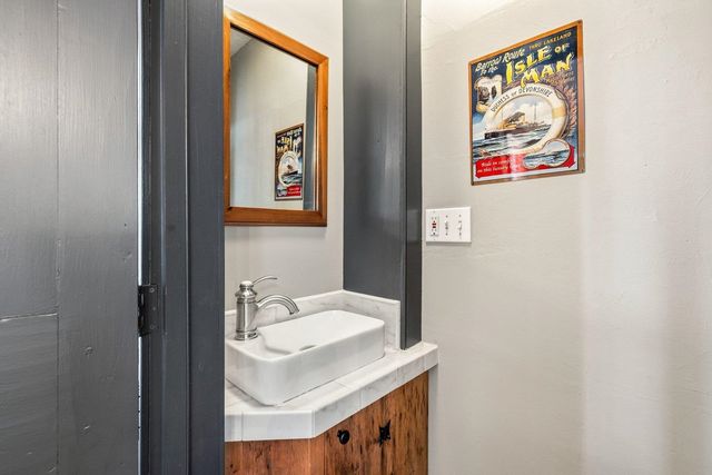 244 New Castle Avenue, Portsmouth, NH 03801