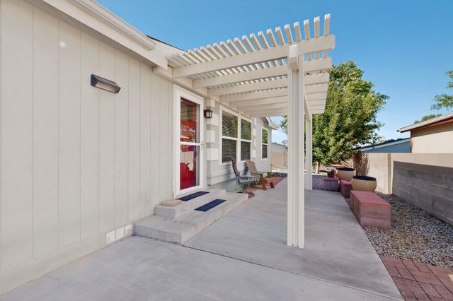 214 Sunrise Bluffs Drive, Belen, NM 87002