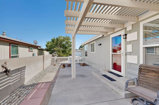 214 Sunrise Bluffs Drive, Belen, NM 87002