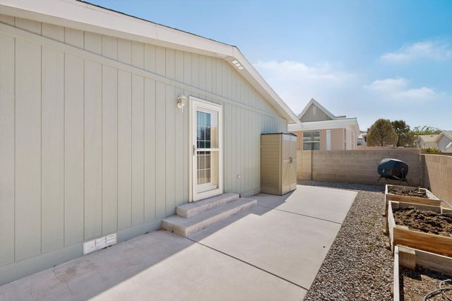 214 Sunrise Bluffs Drive, Belen, NM 87002