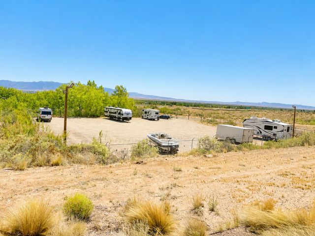 214 Sunrise Bluffs Drive, Belen, NM 87002