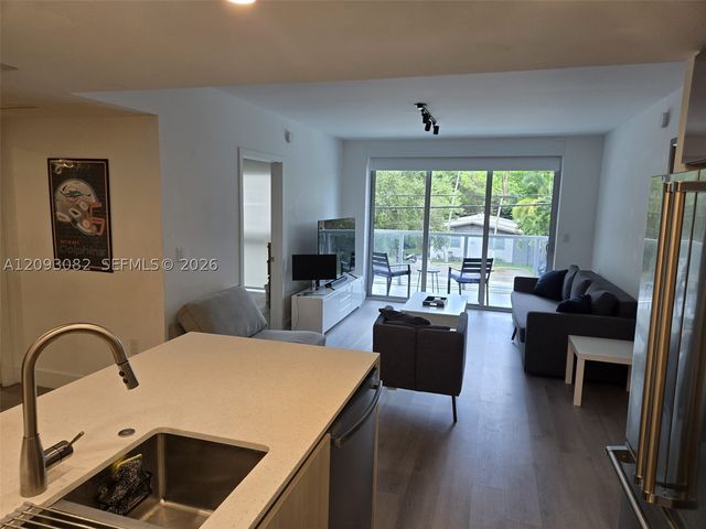 13800 Highland Dr 207, North Miami Beach, FL 33181