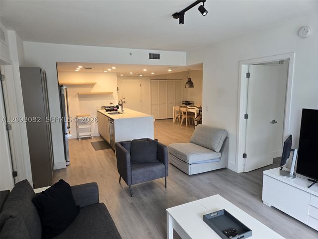 13800 Highland Dr 207, North Miami Beach, FL 33181
