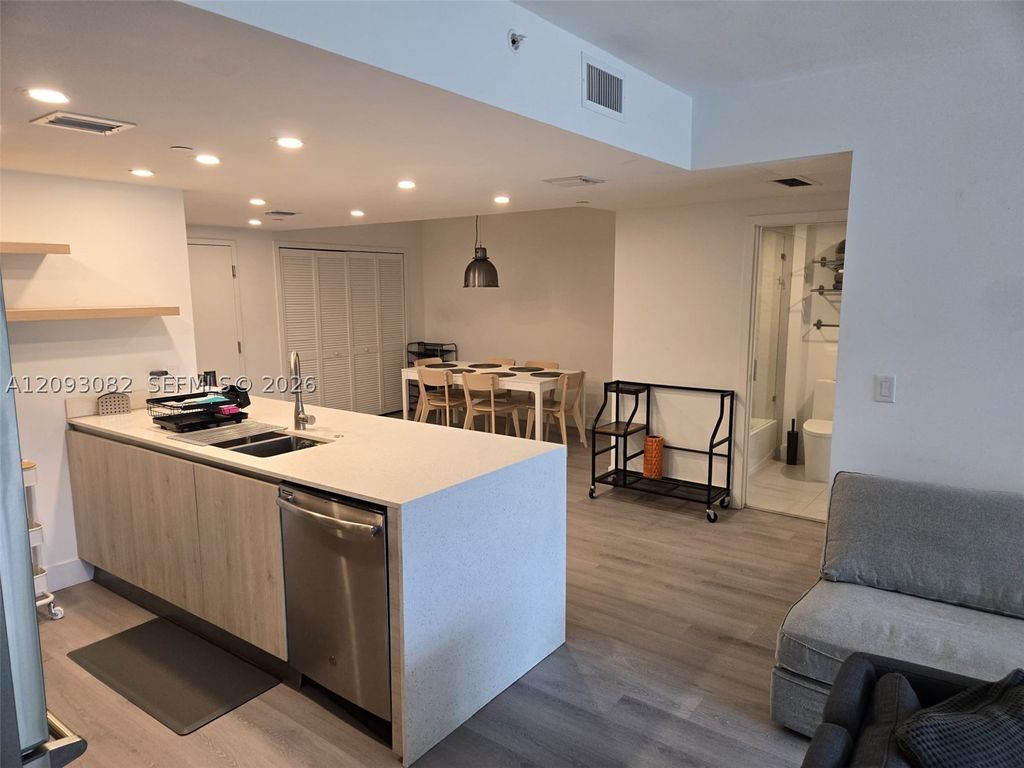 13800 Highland Dr 207, North Miami Beach, FL 33181