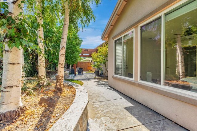 1145 Hartwell Ave, Stockton, CA 95209