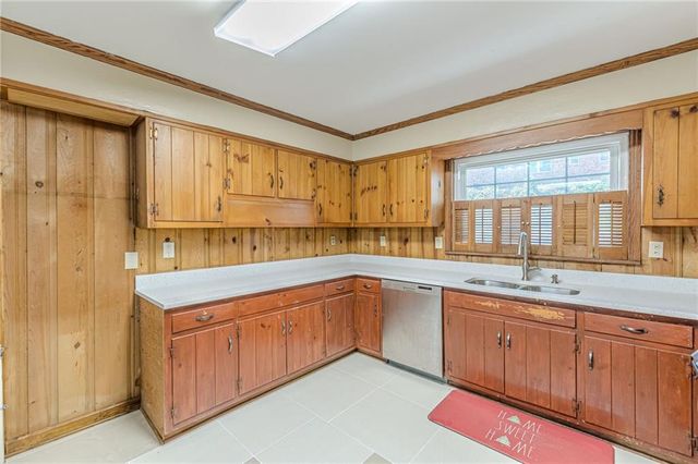 2110 Lavista Circle, Hapeville, GA 30354