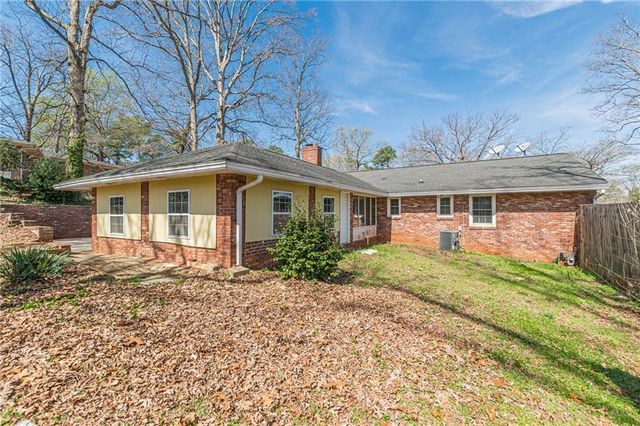 2110 Lavista Circle, Hapeville, GA 30354