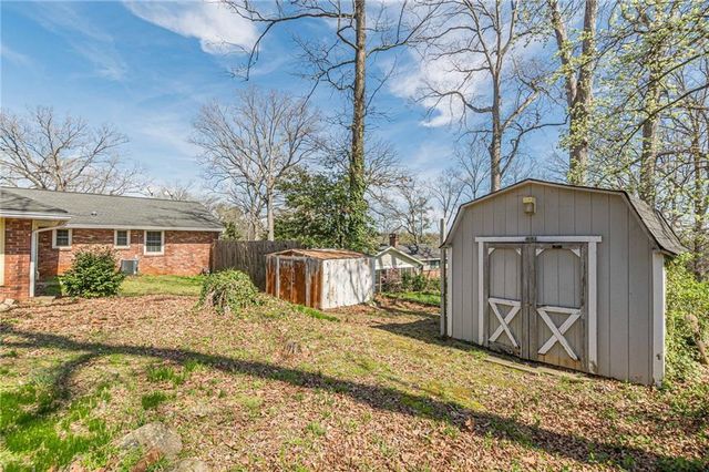 2110 Lavista Circle, Hapeville, GA 30354