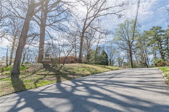 2110 Lavista Circle, Hapeville, GA 30354