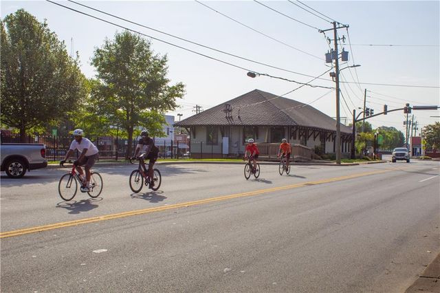 2110 Lavista Circle, Hapeville, GA 30354