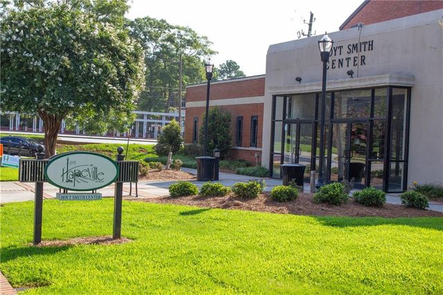 2110 Lavista Circle, Hapeville, GA 30354