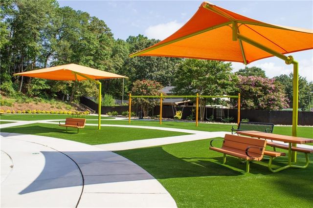 2110 Lavista Circle, Hapeville, GA 30354