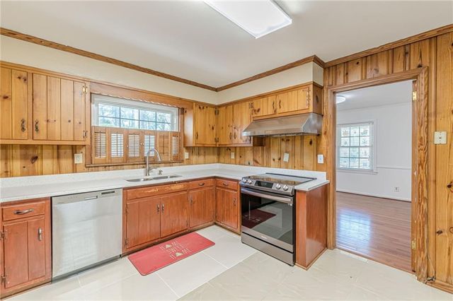 2110 Lavista Circle, Hapeville, GA 30354