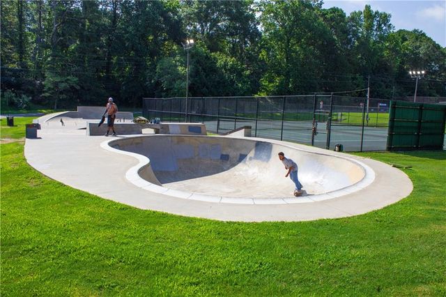 2110 Lavista Circle, Hapeville, GA 30354