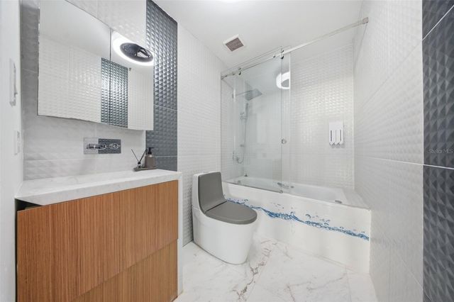 404 AVENIDA DE LA CONSTITUCIÓN PH 2408, San Juan, PR 00901