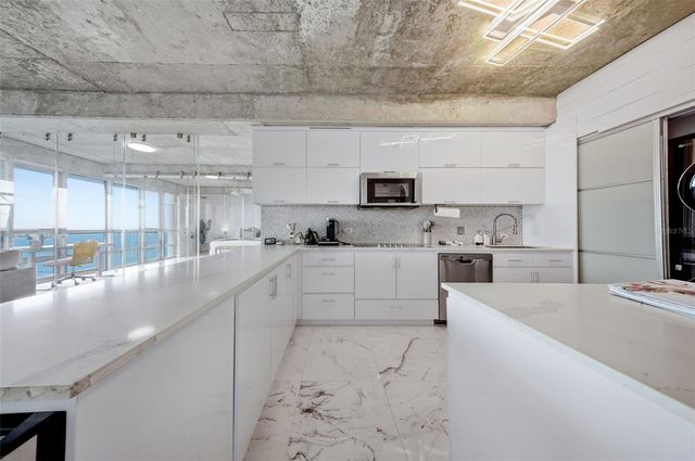 404 AVENIDA DE LA CONSTITUCIÓN PH 2408, San Juan, PR 00901
