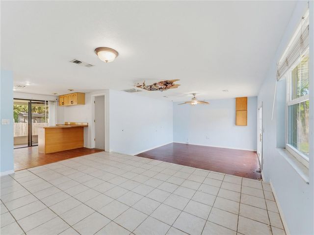 1116 E OAKWOOD STREET, Tarpon Springs, FL 34689