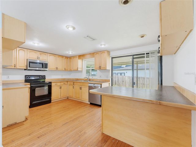 1116 E OAKWOOD STREET, Tarpon Springs, FL 34689