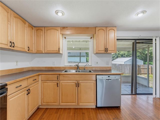 1116 E OAKWOOD STREET, Tarpon Springs, FL 34689