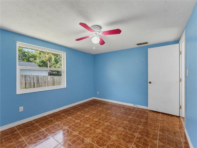 1116 E OAKWOOD STREET, Tarpon Springs, FL 34689
