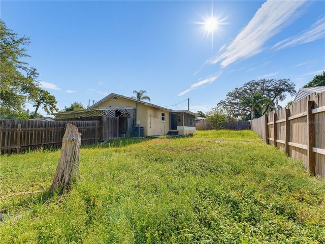 1116 E OAKWOOD STREET, Tarpon Springs, FL 34689