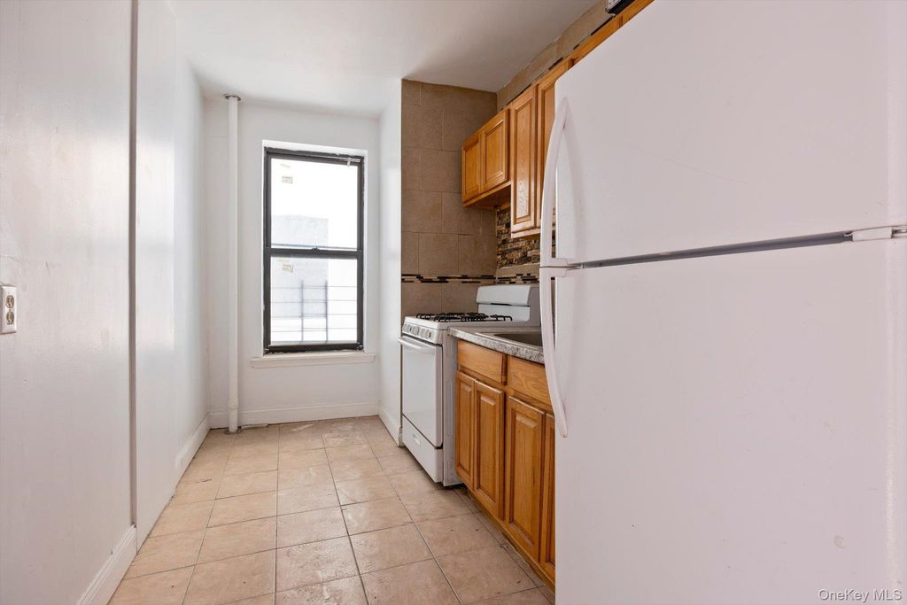 645 Barretto Street 3J, Bronx, NY 10474 — photo 5